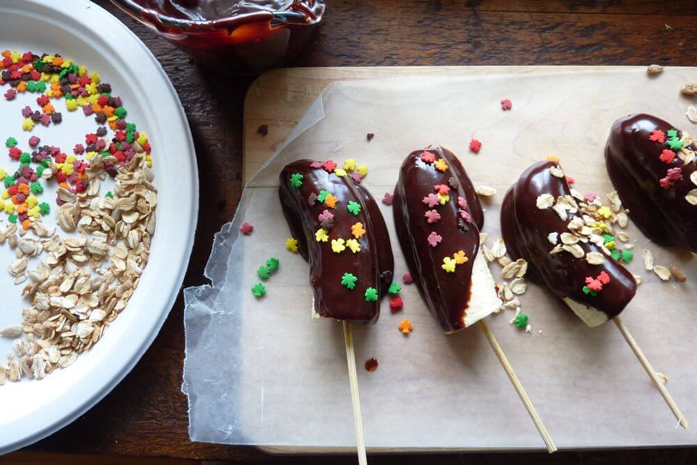 Make Frozen Chocolate Bananas