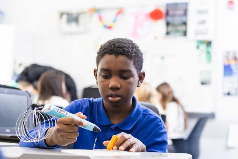 In addition to academics, Friends Academy middle school allows students to explore their potential and possibilities by offering a full slate of extracurricular programs.